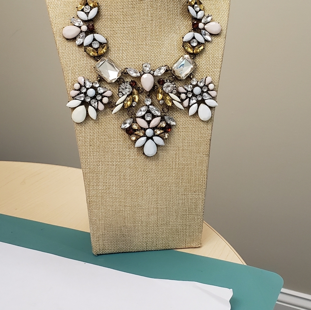 Vintage, luxe glass crystal brass tone jeweled bib statement necklace - Picture 9 of 16